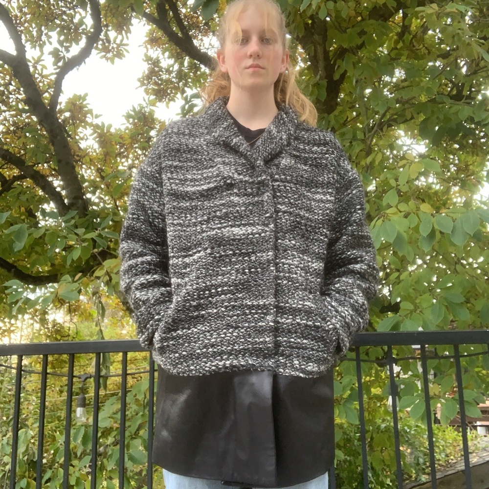 Danier winter cocoon coat sz M with leather trim